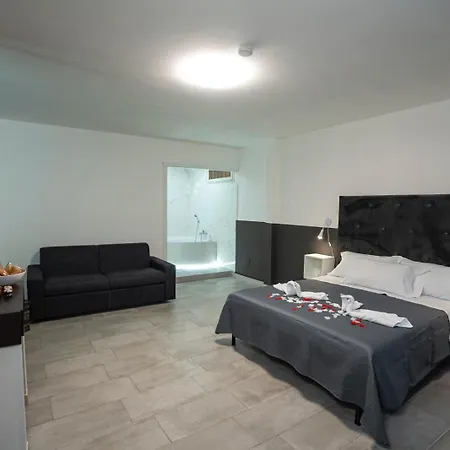 Small Luxury לינה וארוחת בוקר 4*