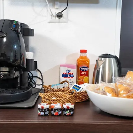 לינה וארוחת בוקר Small Luxury נאפולי