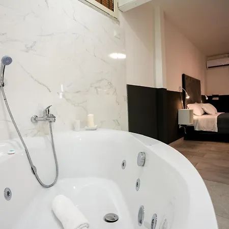 Small Luxury לינה וארוחת בוקר נאפולי