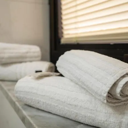 לינה וארוחת בוקר Small Luxury נאפולי