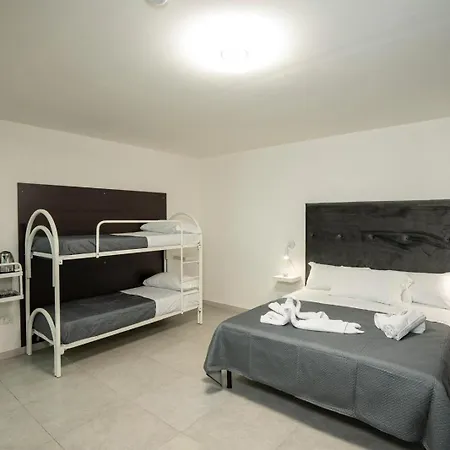 לינה וארוחת בוקר Small Luxury נאפולי