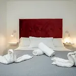 Nocleg ze śniadaniem Small Luxury 4*