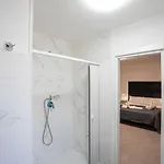 Small Luxury Nocleg ze śniadaniem 4*